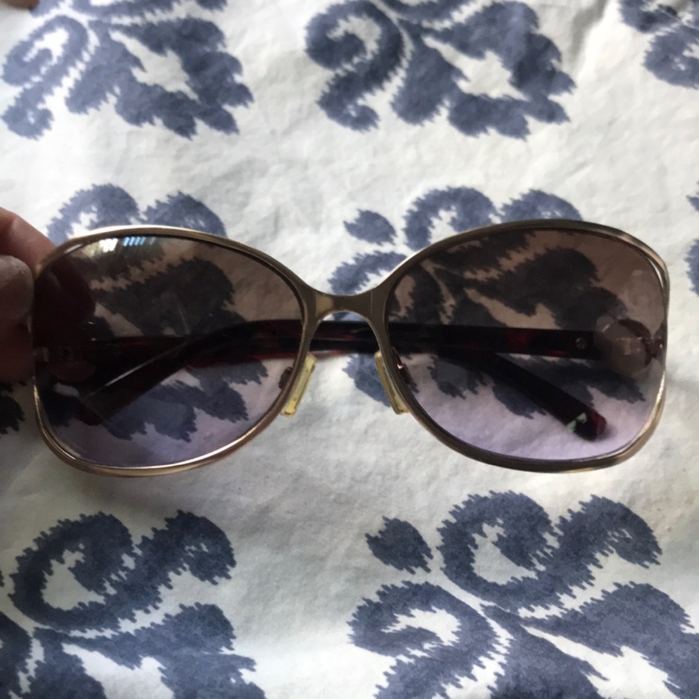 Steve Madden with gold rim sunglasses
